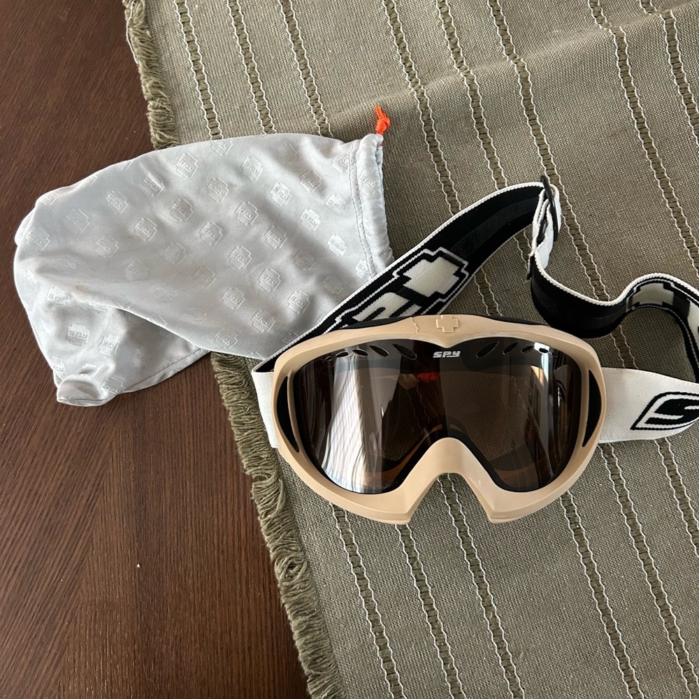 Beige Snow/Ski Goggles with Black & White Strap